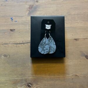 Floral Patterned Gray Earrings